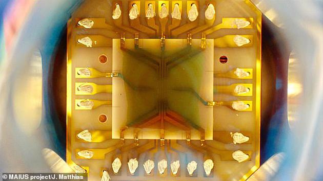 科学家成功在太空中造出了一种罕见的物质状态，即“玻色-爱因斯坦凝聚物”，其原子温度极其接近绝对零度，令人们对物理学突破产生了新的希望。图为制造该凝聚物用到的“原子陷阱”。