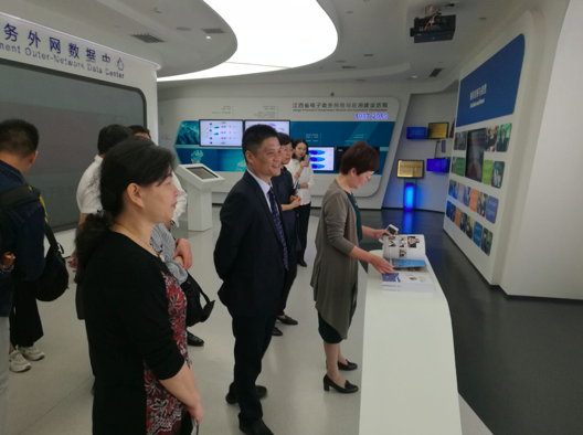 国脉董事长杨冰之一行到访江西省大数据中心参观交流